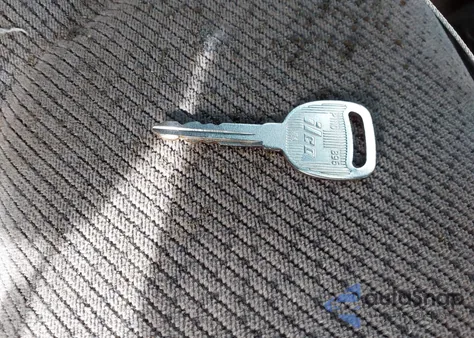 1998 Chevrolet K1500 Fleetside z USA, uszkodzony, nr VIN 1GCEK14R3WZ136352